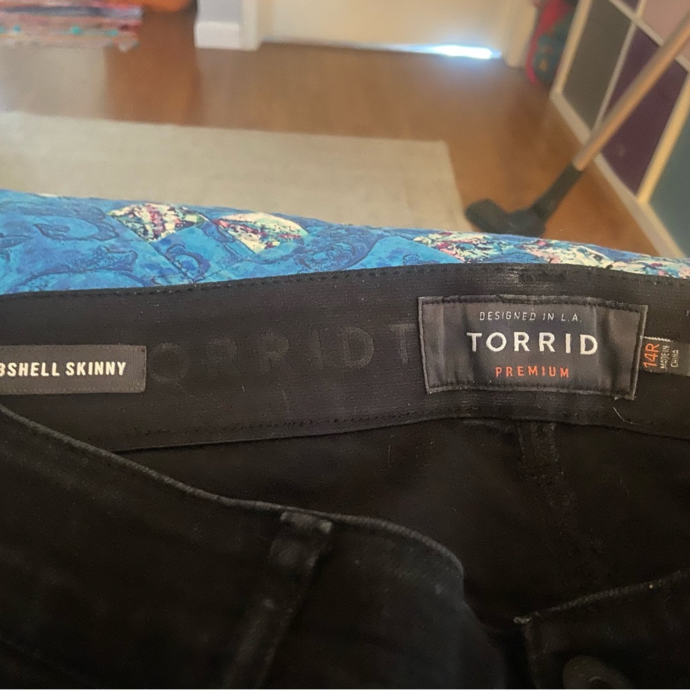 Torrid Bombshell Distressed Skinny Jeans-Black Sz 14R